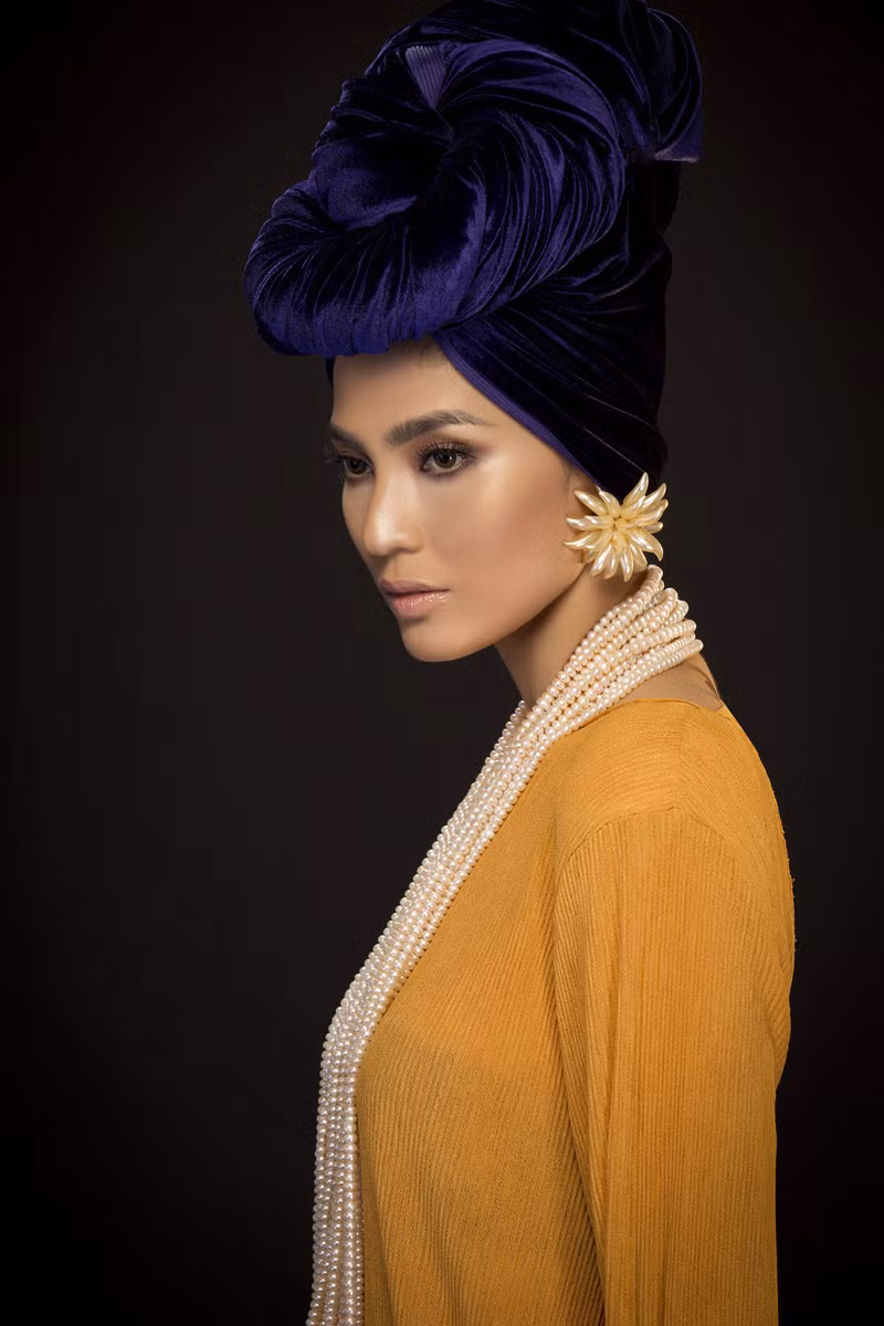 Dường như sau một thời gian, vẻ đẹp của nàng Hậu càng khiến người nhìn phải say đắm.