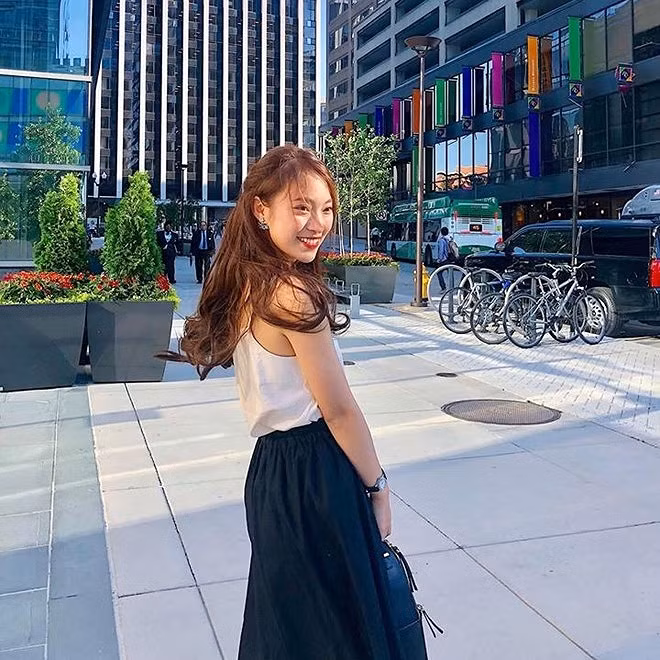 Hot girl Nghệ An cũng thường xuyên chia sẻ hình ảnh đi du lịch, check-in ở nhiều nước khác nhau khiến dân mạng ghen tỵ.