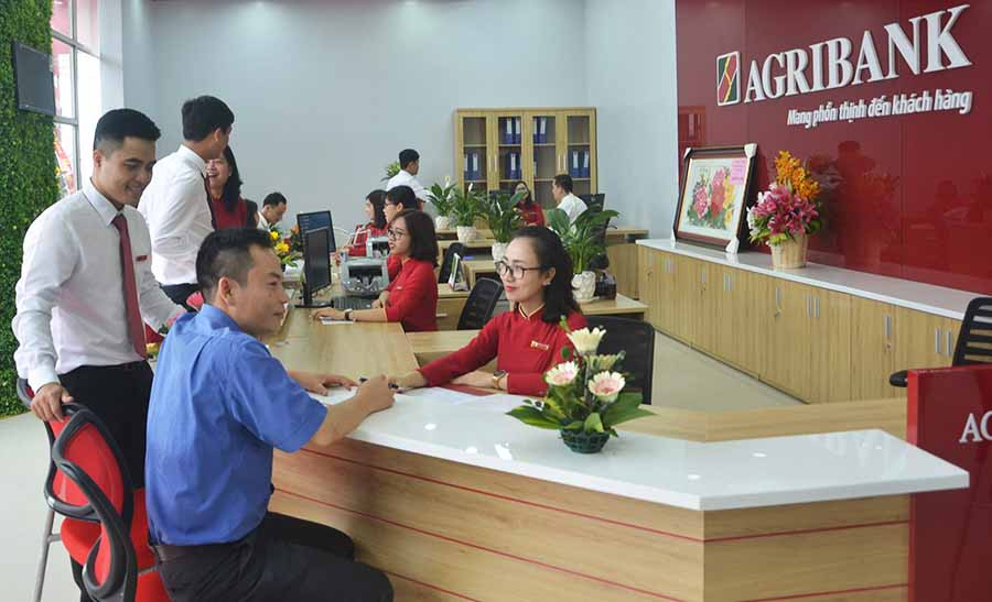  Hiện nay, doanh nghiệp và người nộp thuế có thể lựa chọn nộp thuế điện tử qua internet banking, thẻ ATM, thẻ POS hoặc giao dịch tại các ngân hàng thương mại. Ảnh: internet