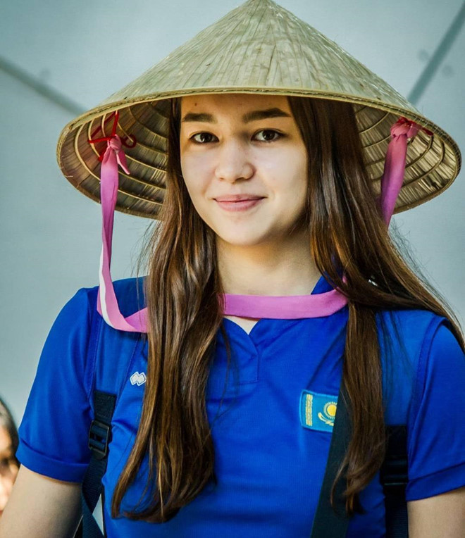  Ngay trong lần đầu tới Việt Nam, cô đã nhận giải 