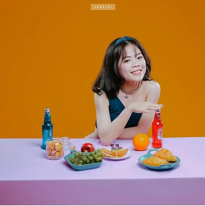 Bên cạnh thành tích đáng nể, cô nàng sinh năm 2001 còn được yêu mến bởi ngoại hình xinh xắn, đáng yêu. Thái Bảo cũng tham gia nhiều hoạt động ngoại khóa, là cây văn nghệ tài năng. 