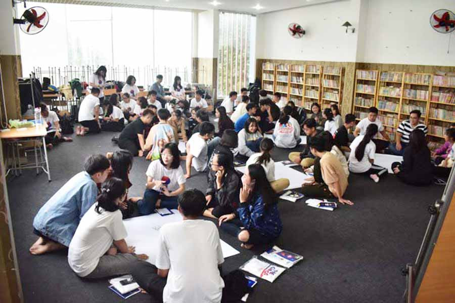 Một buổi làm việc nhóm của các trại sinh tham gia trại hè The Chaos. Ảnh: T.B  Một buổi làm việc nhóm của các trại sinh tham gia trại hè The Chaos. Ảnh: T.B
