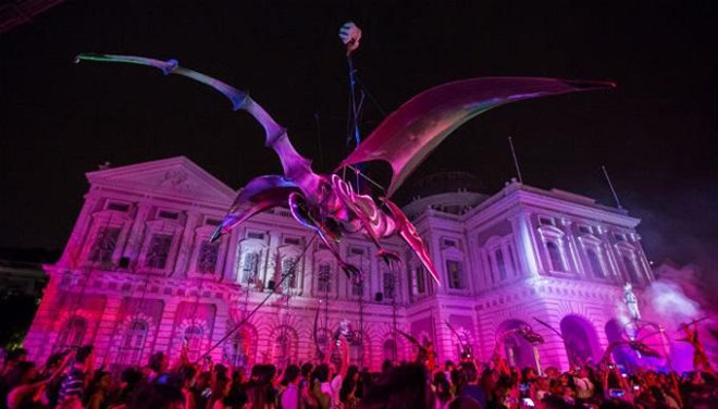 Singapore Night Festival là lễ hội để du khách có thể chiêm ngưỡng một vẻ đẹp khác của Singapore. Singapore Night Festival là lễ hội để du khách có thể chiêm ngưỡng một vẻ đẹp khác của Singapore.