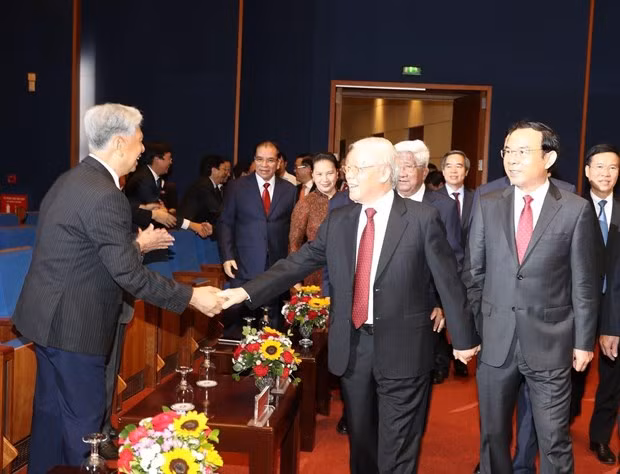  Tổng Bí thư, Chủ tịch nước Nguyễn Phú Trọng, Thủ tướng Nguyễn Xuân Phúc và các đồng chí lãnh đạo, nguyên lãnh đạo Đảng, Nhà nước dự Lễ kỷ niệm. (Ảnh: Trí Dũng/TTXVN)