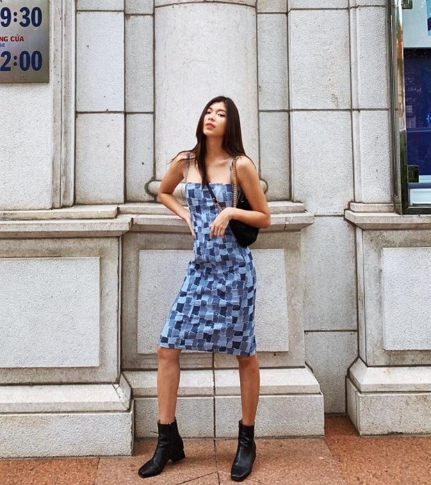  Đầm liền và boots cao gót cũng là combo giúp Đồng Ánh Quỳnh ''hack dáng'', tăng cá tính mạnh mẽ, sexy.