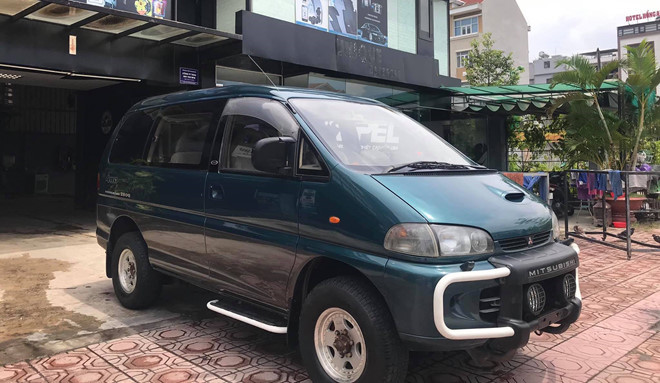 Mitsubishi Delica thế hệ thứ 4 tại Việt Nam vẫn còn nguyên bản và khá mới Mitsubishi Delica thế hệ thứ 4 tại Việt Nam vẫn còn nguyên bản và khá mới