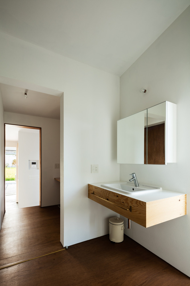  Nhà vệ sinh cũng như các phòng khác đều rất ít đồ đạc