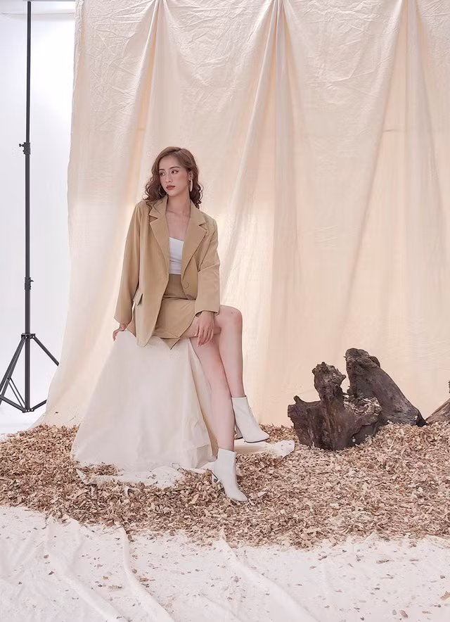 Phương Linh hiện là người mẫu tự do. Cô càng ngày càng đẹp hơn so với thời làm người mẫu quảng cáo kính.