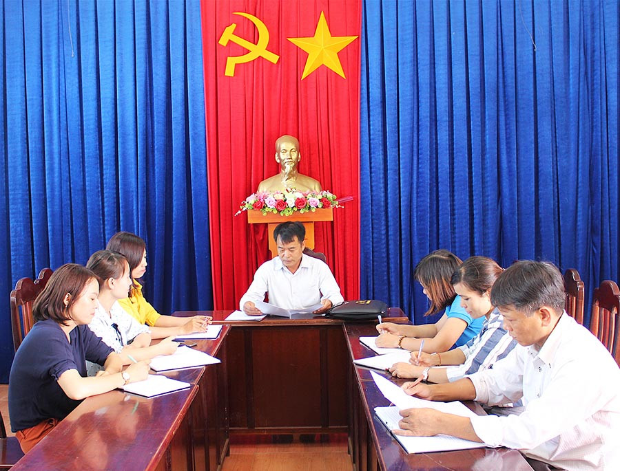 Một buổi sinh hoạt chi bộ ở xã Ia Pal. Ảnh: Hồng Thi  Một buổi sinh hoạt chi bộ ở xã Ia Pal. Ảnh: Hồng Thi