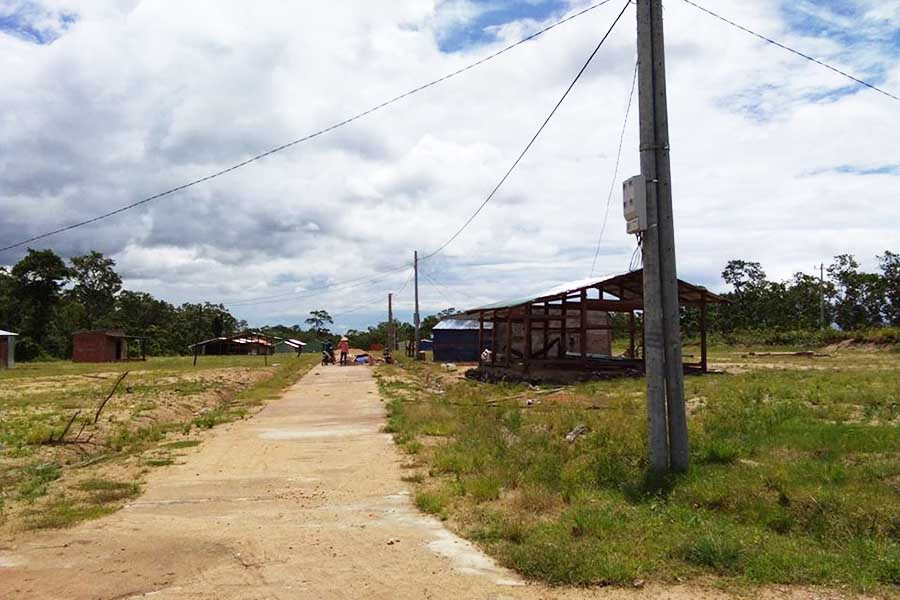  Xây dựng hệ thống điện cho dân di cư tự do xã Chư Krey, huyện Kông Chro. Ảnh:H.D
