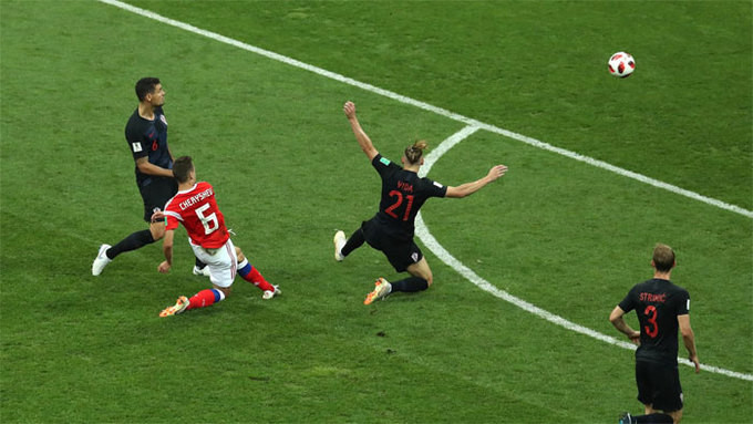 Pha solo, sút xa của Denis Cheryshev, trận tứ kết World Cup giữa Nga và Croatia. Ngôi sao mang áo số 6 đột phá từ cánh trái vào trung lộ rồi tung cú sút chân trái ghi bàn cho Nga. 