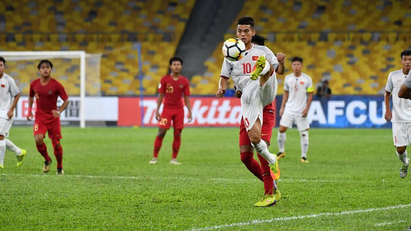 Khuất Văn Khang (10) của U-16 Việt Nam