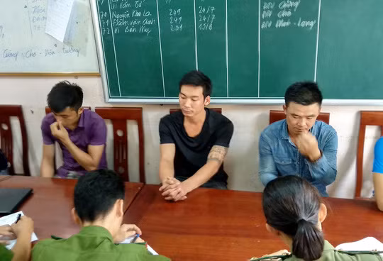  Cơ quan công an huyện Tương Dương, triệu tập nhưng người tùng tin thất thiệt đập thủy điện Bản Vẽ vỡ tới làm việc. Ảnh Đình Tỷ