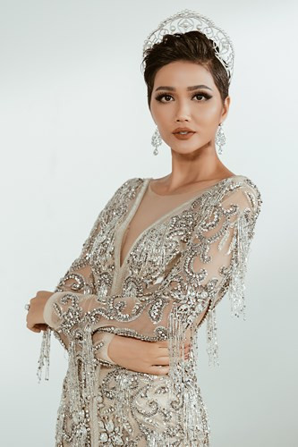 Cô truyền cảm hứng đến hàng triệu phụ nữ, sống có lý tưởng và ước mơ. Cô truyền cảm hứng đến hàng triệu phụ nữ, sống có lý tưởng và ước mơ.