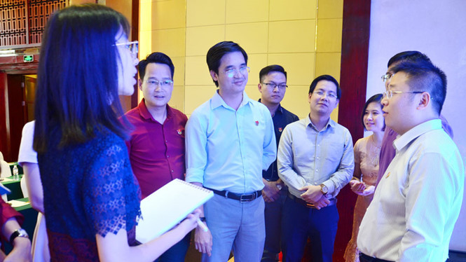 Đoàn đại biểu thanh niên VN trao đổi kinh nghiệm khởi nghiệp với các diễn giả