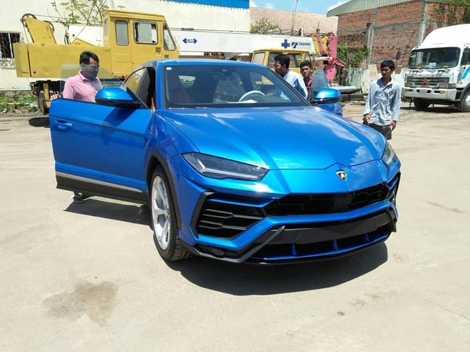 Đây là chiếc Lamborghini Urus thứ 2 đến Campuchia, sau chiếc đầu tiên được một đại lý đưa về nước trước đó không lâu. Đây là chiếc Lamborghini Urus thứ 2 đến Campuchia, sau chiếc đầu tiên được một đại lý đưa về nước trước đó không lâu.