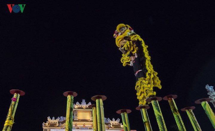 Ban giám khảo sẽ chấm điểm các đội dựa trên độ khó của bài biểu diễn, tiếng trống lân và nội dung, ý tưởng trong mỗi phần biểu diễn.