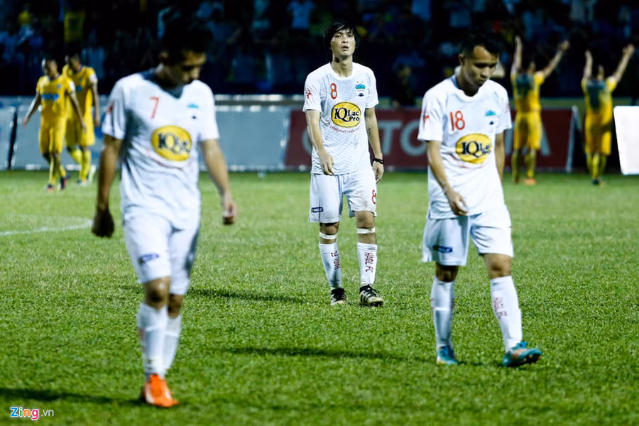 HAGL vẫn tồn tại quá nhiều vấn đề chưa được xử lý sau 4 năm đôn lứa Công Phượng lên V.League. Ảnh: Minh Chiến.