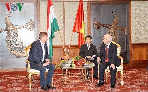 Tổng Bí thư Nguyễn Phú Trọng tiếp Chủ tịch Đảng Xã hội Hungary Toth Bertalan Tổng Bí thư Nguyễn Phú Trọng tiếp Chủ tịch Đảng Xã hội Hungary Toth Bertalan