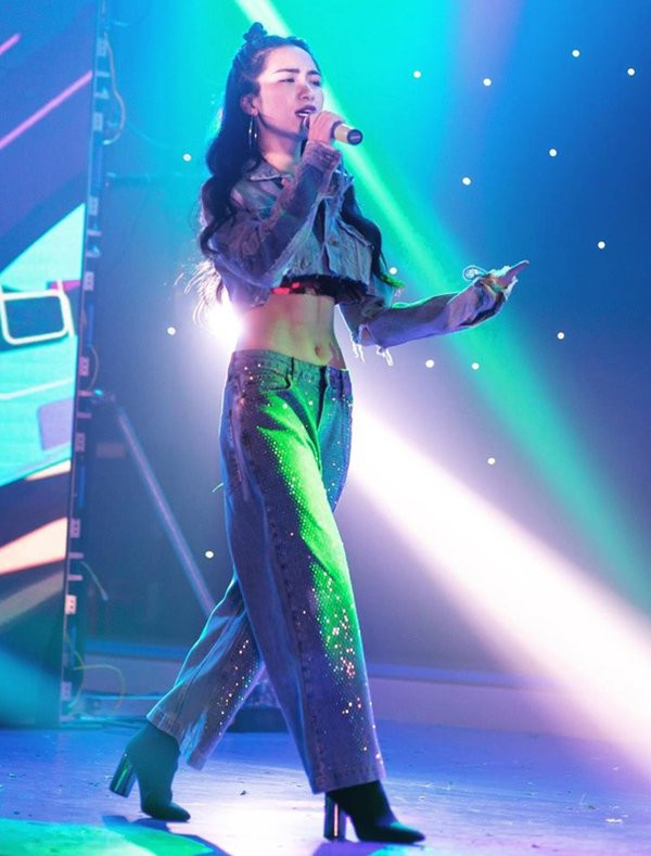 Hình ảnh gợi cảm của cô ca sĩ trẻ sau giảm cân thành công Hình ảnh gợi cảm của cô ca sĩ trẻ sau giảm cân thành công