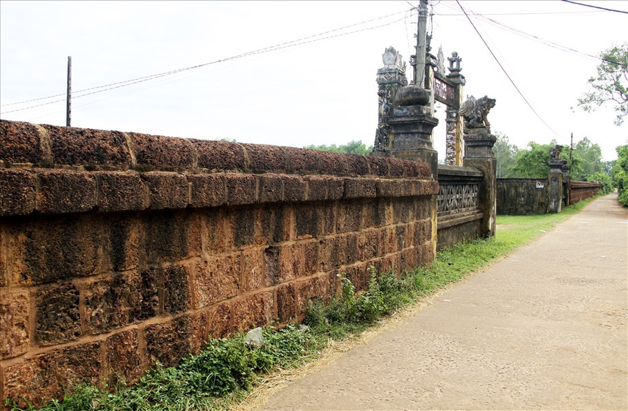 Đến năm 1778, Nguyễn Nhạc lên ngôi Hoàng Đế, lấy niên hiệu là Thái Đức. Từ đây, thành Đồ Bàn có tên Thành Hoàng Đế, trở thành kinh đô của chính quyền Trung ương Hoàng Đế Thái Đức – Nguyễn Nhạc. Đến năm 1778, Nguyễn Nhạc lên ngôi Hoàng Đế, lấy niên hiệu là Thái Đức. Từ đây, thành Đồ Bàn có tên Thành Hoàng Đế, trở thành kinh đô của chính quyền Trung ương Hoàng Đế Thái Đức – Nguyễn Nhạc.