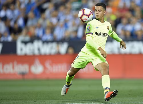 Cú vô lê mở tỷ số của Coutinho là điểm sáng duy nhất của Barca trong trận đấu. Ảnh: Reuters