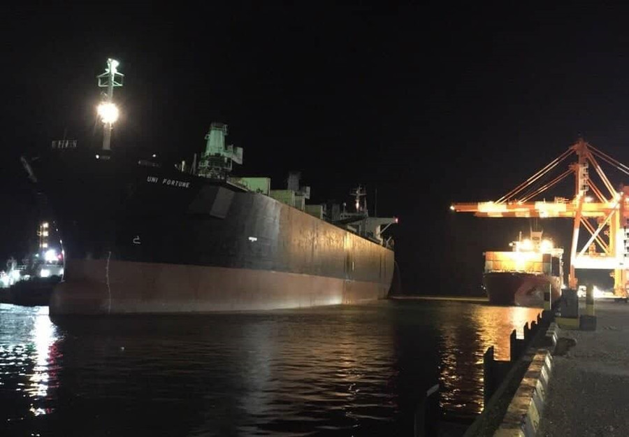 Tàu hàng Uni Fortune (Quốc tịch Panama) có tất cả 6 khoang hàng, mỗi khoang 22 mét.