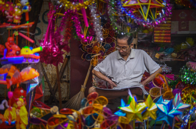 Phố Hàng Mã thời điểm này đã tràn ngập những món đồ chơi cho dịp Tết Trung thu.