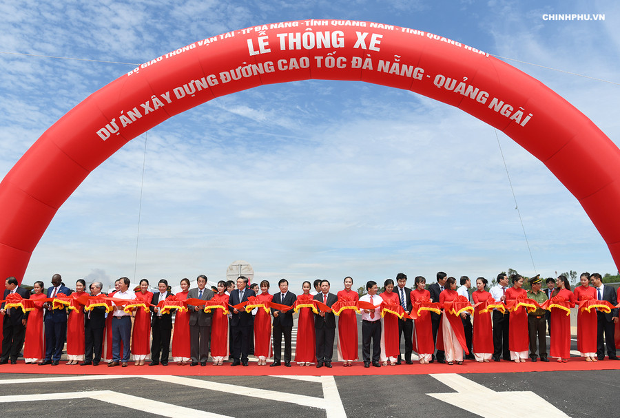 Lễ thông xe dự án xây dựng đường cao tốc Đà Nẵng - Quảng Ngãi. Ảnh VGP/Quang Hiếu