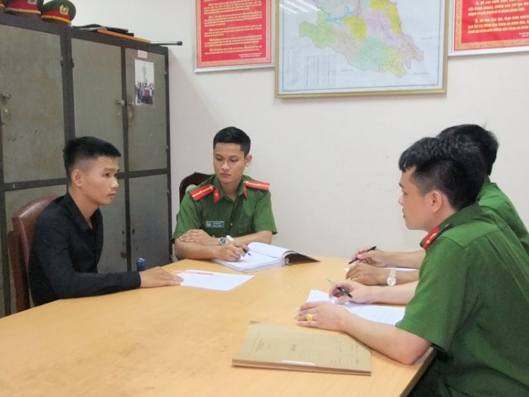 Bùi Văn Hiền tại cơ quan công an