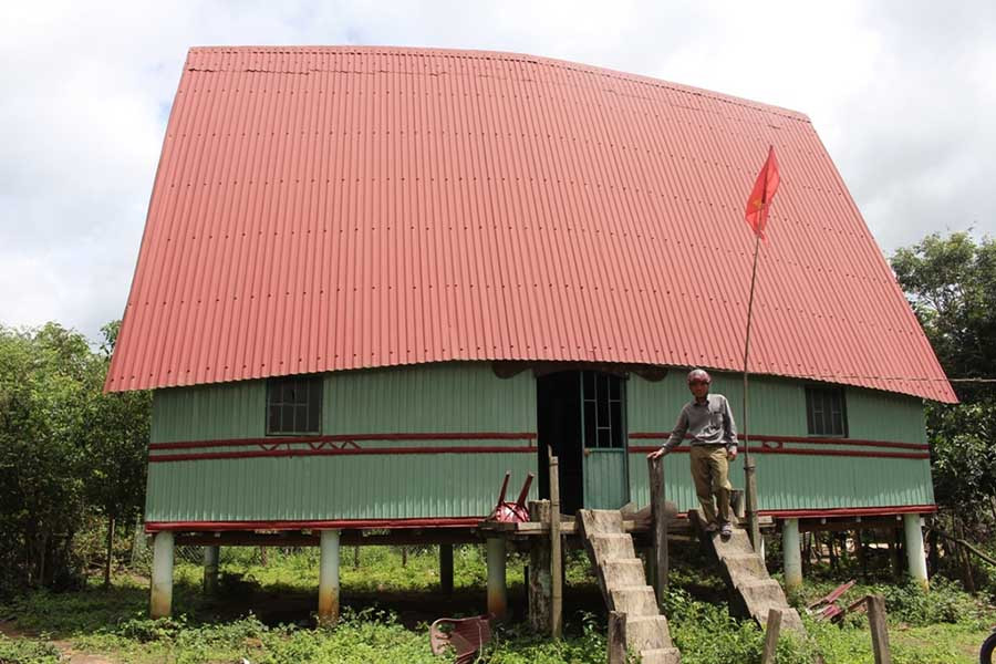 Nhà rông làng Vai Vêng sẽ được tu sửa bằng vật liệu tranh, nứa. Ảnh: Phan Lài Nhà rông làng Vai Vêng sẽ được tu sửa bằng vật liệu tranh, nứa. Ảnh:P.L