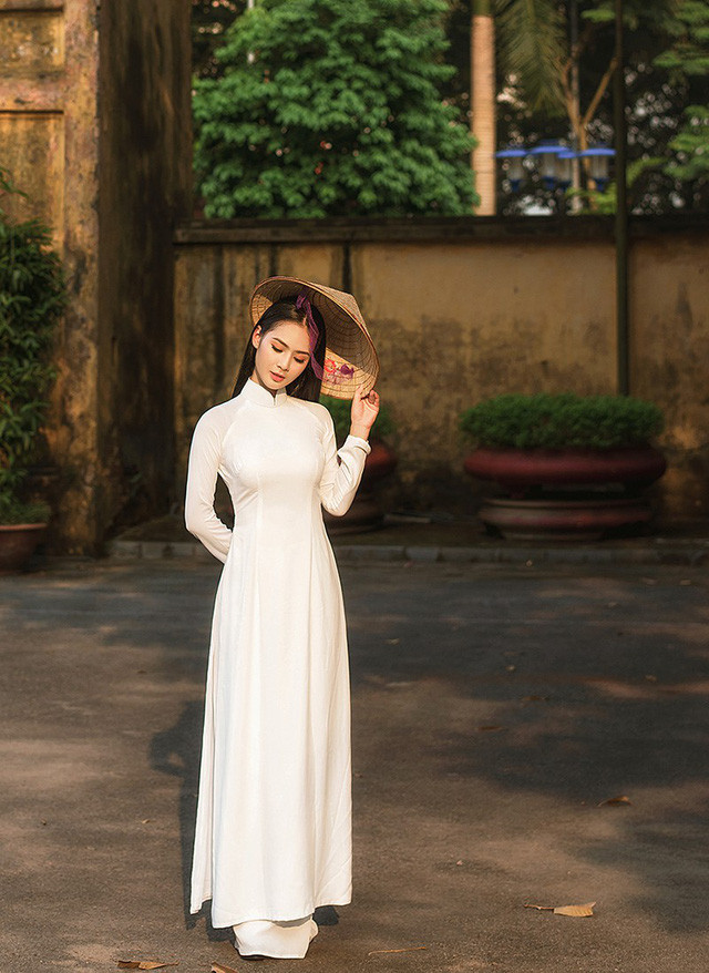 Nhiều người nói ngoại hình của Phương Anh có phần giống với hoa hậu Ngọc Hân và động viên cô tham gia các cuộc thi sắc đẹp. Nhưng cô gái xinh đẹp này muốn theo đuổi công việc tiếp viên hàng không để được đi đây đi đó. Nhiều người nói ngoại hình của Phương Anh có phần giống với hoa hậu Ngọc Hân và động viên cô tham gia các cuộc thi sắc đẹp. Nhưng cô gái xinh đẹp này muốn theo đuổi công việc tiếp viên hàng không để được đi đây đi đó.