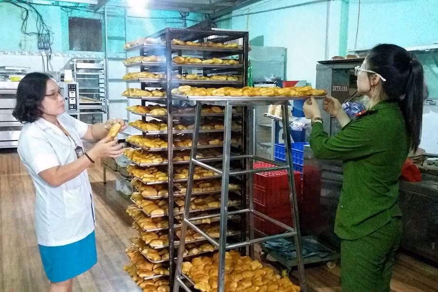  Tăng cường kiểm tra, đảm bảo ATTP. Ảnh: Như Nguyện