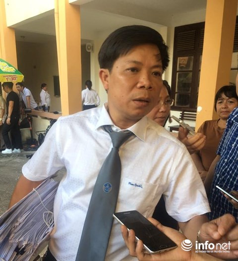 Luật sư Lê Văn Thiệp tại phiên tòa xét xử vụ tai biến y khoa làm 9 người tử vong tại BVĐK Hòa Bình hồi tháng 5/2018.