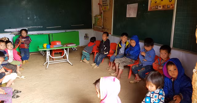 Lớp học nhỏ với 15 học sinh từ 4 đến 5 tuổi.