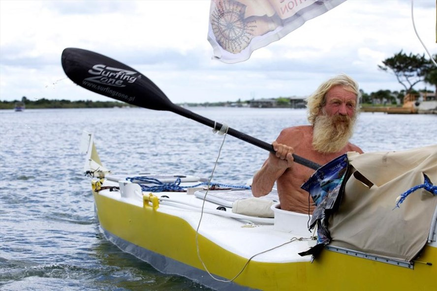 Doba trông như người rừng sau chuyến vượt Đại Tây Dương thứ 2. Hành trình này khiến ông tụt mất hơn 20kg.