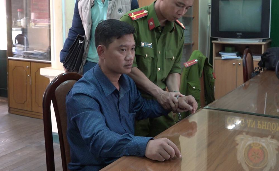 Dân tại cơ quan điều tra. Dân tại cơ quan điều tra.