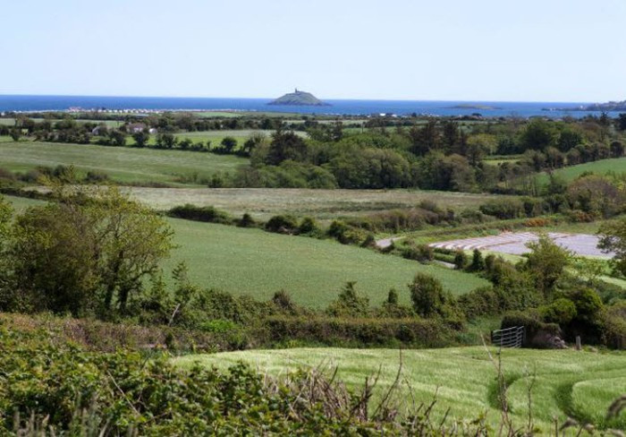 Ballycotton, Ireland: Làng chải ở vùng East Cork thu hút đông du khách yêu thích biển. Tới đây, bạn có thể ngắm các ngọn hải đăng cổ kính hay xem cá voi từ trên vách núi.