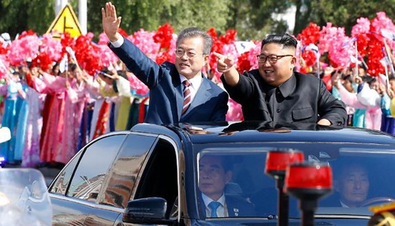 Hai nhà lãnh đạo Hàn Quốc và Triều Tiên tại thủ đô Bình Nưỡng Hai nhà lãnh đạo Hàn Quốc và Triều Tiên tại thủ đô Bình Nưỡng