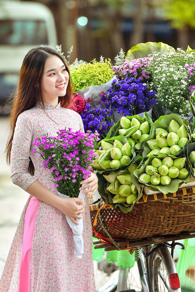  Hoa cúc, hoa sen, hoa thạch thảo... làm nên sắc thu rực rỡ.