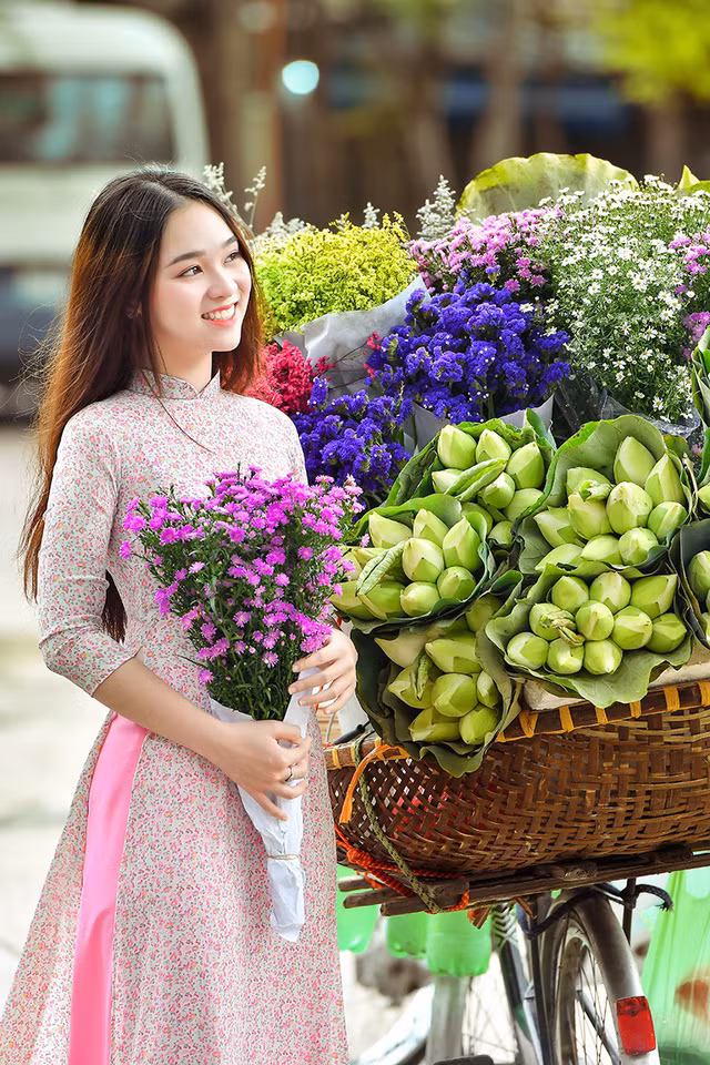  Hoa cúc, hoa sen, hoa thạch thảo... làm nên sắc thu rực rỡ.