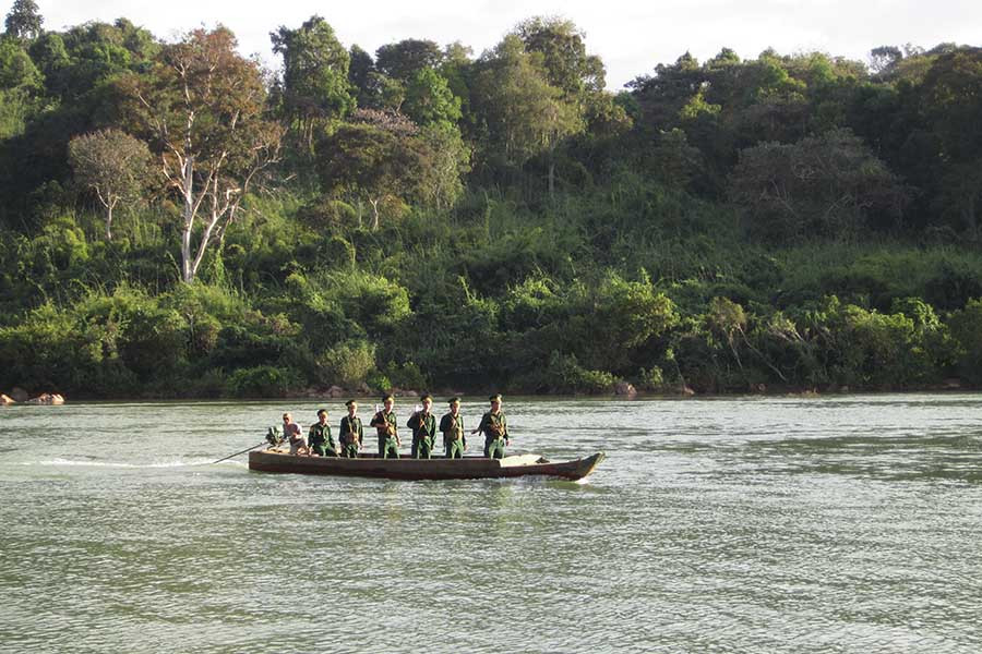 Cán bộ, chiến sĩ Bộ đội Biên phòng trên đường tuần tra. Ảnh: Phương Dung Cán bộ, chiến sĩ Bộ đội Biên phòng trên đường tuần tra. Ảnh: Phương Dung