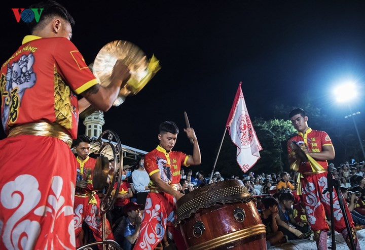  Sau các phần thi đầy hồi hộp gay cấn và cuốn hút khán giả cố đô kết quả cuối cùng của phần thi Mai Hoa Thung giải nhất đã thuộc về đội lân Bạch Ngọc Đường của TP Huế với điểm số cách biệt.