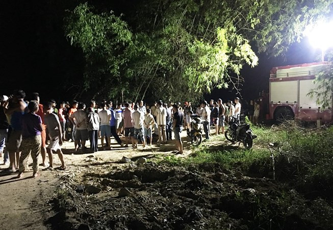 Rất đông người dân theo dõi việc tìm kiếm Rất đông người dân theo dõi việc tìm kiếm