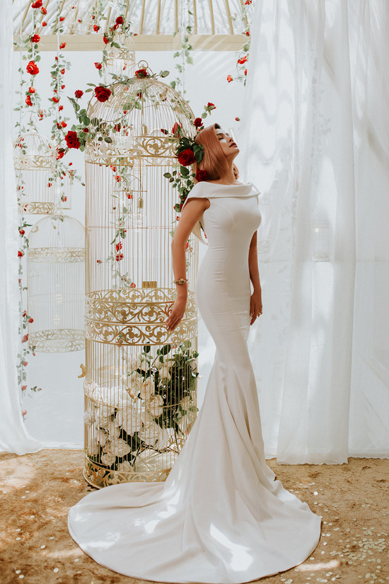 Bên cạnh dòng sản phẩm ứng dụng, người đẹp thường xuyên cho ra mắt các mẫu thiết kế dạ tiệc để giúp phái đẹp lộng lẫy hơn.