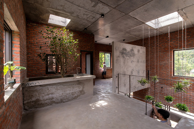  Công trình được nhóm thiết kế đặt tên là Tổ khuyến nông (AgriNesture = Agriculture + Nesture), với mong muốn gắn kết con người với thiên nhiên bằng hệ thống cây xanh trong nhà.