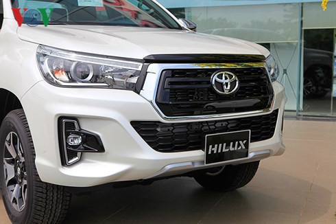 Toyota Hilux 2018 có 2 phiên bản động cơ để khách hàng lựa chọn: Động cơ Diesel 2.8L 1GD-FTV và Diesel 2.4 2GD-FTV 4 xy lanh thẳng hàng.