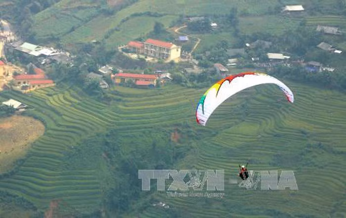 Bay lượn quanh khu vực đèo Khau Phạ