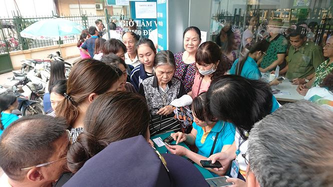 Trong đợt chuyển đổi SIM 11 số sang 10 sắp diễn ra, bên cạnh những người tiêu dùng lo lắng về vấn đề cập nhật thông tin với các dịch vụ liên quan thì thị trường SIM số đang có những biến động khó lường.