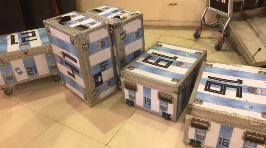 Những kiện hàng không khai báo của đội tuyển Argentina